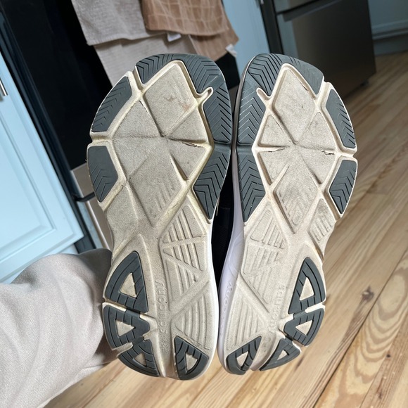 Saucony Guide 16 Womens Running Shoes Black White Athletic sneaker Size 12 - Picture 8 of 8